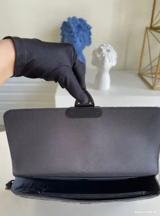 Affordable LOUIS VUITTON A4 S POUCH LOCK 0527